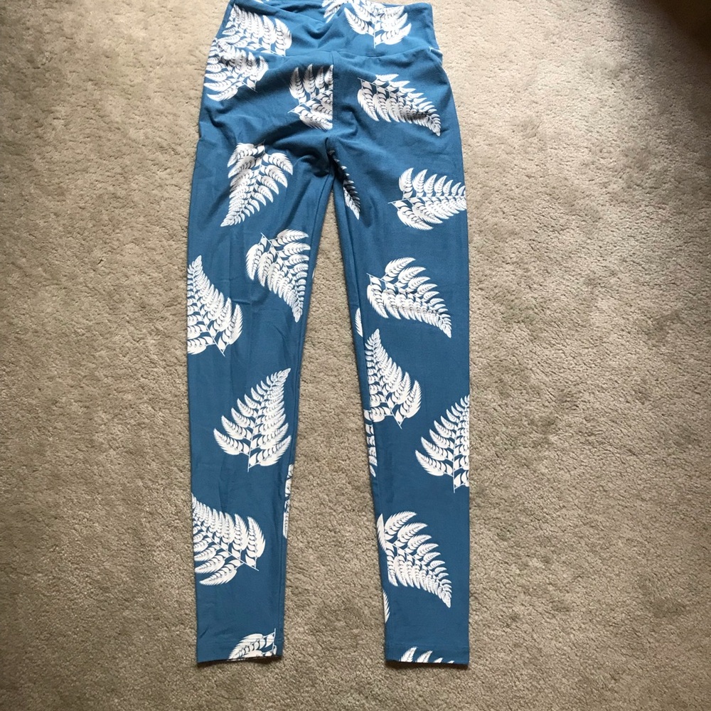 Blue and white feathered leggings